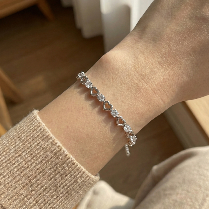 Delicate Heart Bracelet